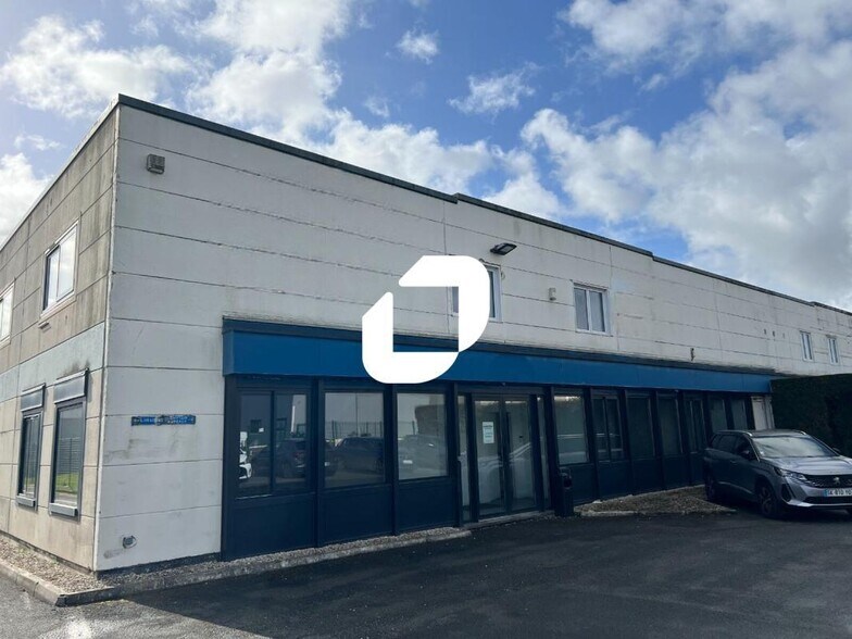 Office in Fretin for lease - Building Photo - Image 2 of 10