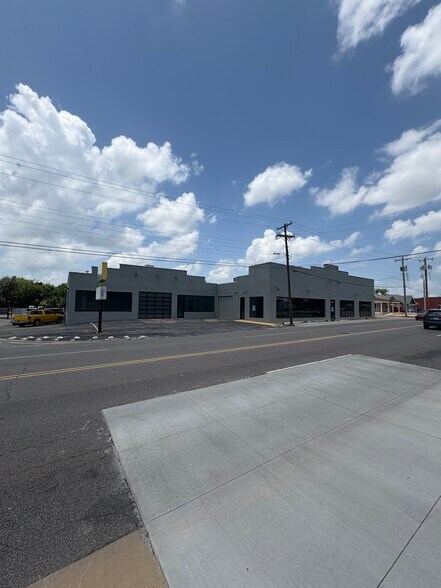 9101 N Western Ave, Oklahoma City, OK for sale - Building Photo - Image 2 of 21