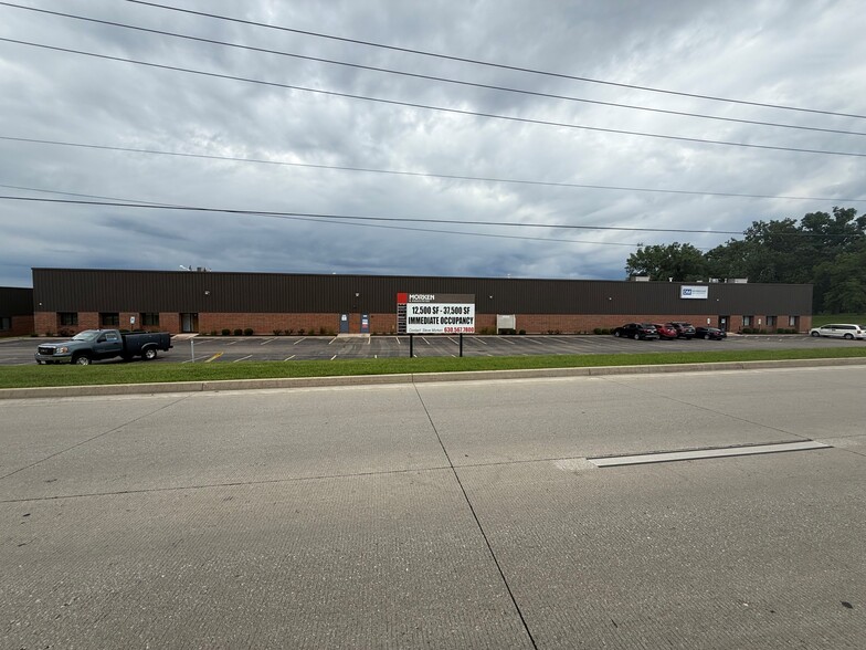 126 Kirkland Cir, Oswego, IL for lease - Building Photo - Image 2 of 6
