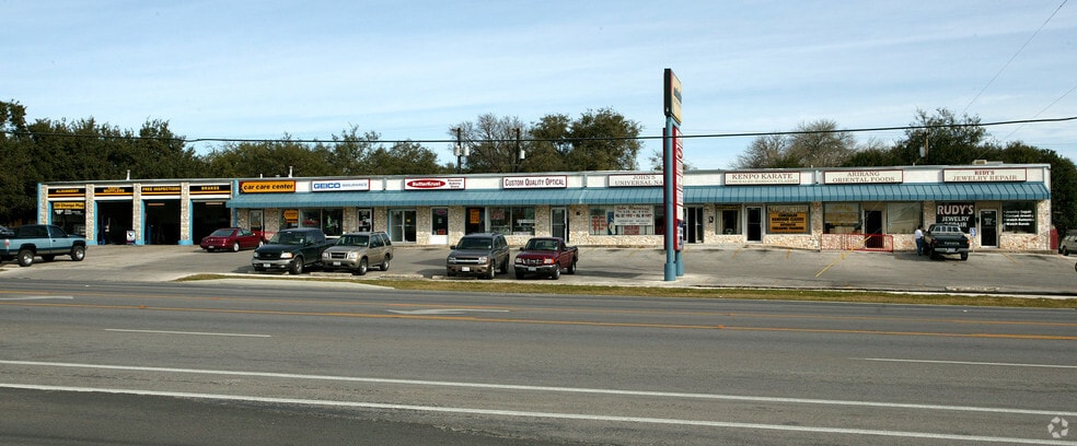 1626-1632 Pat Booker Rd, Universal City, TX à louer - Photo du bâtiment - Image 3 de 15