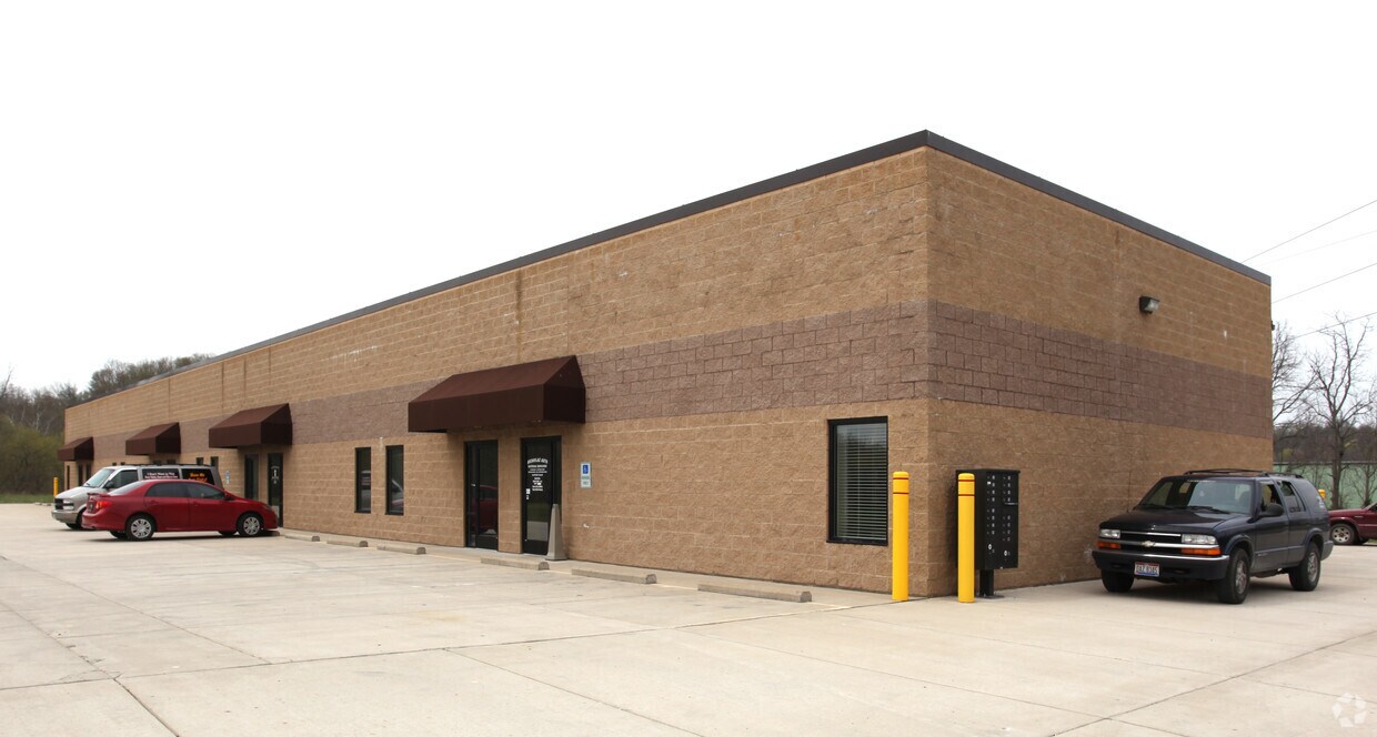111 Industry Rd, Marietta, OH à louer Photo principale- Image 1 de 15