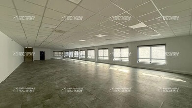 Office in Trappes for lease Building Photo- Image 2 of 2