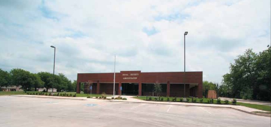 1711 W Henderson St, Cleburne, TX for sale - Building Photo - Image 2 of 4