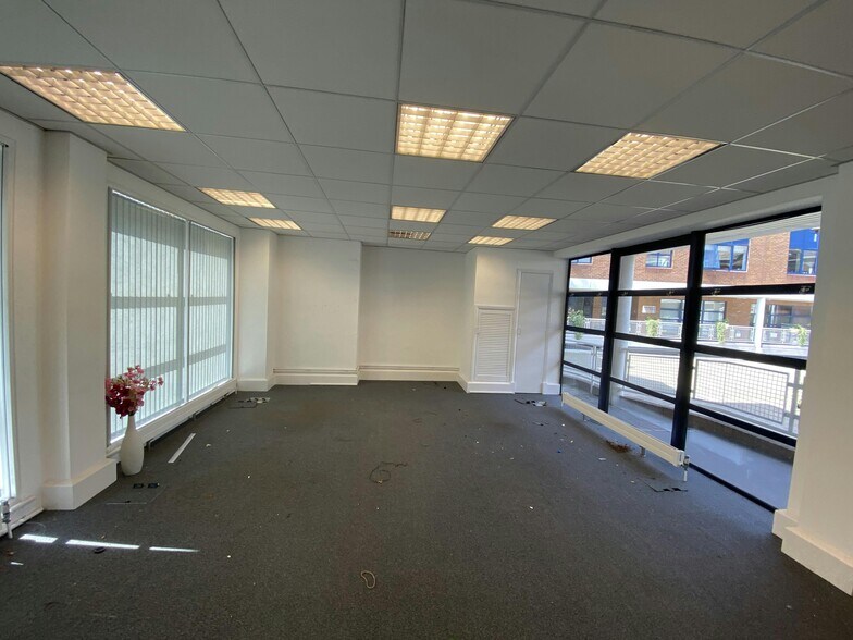 167-169 London Rd, Kingston Upon Thames à louer - Photo du bâtiment - Image 2 de 7