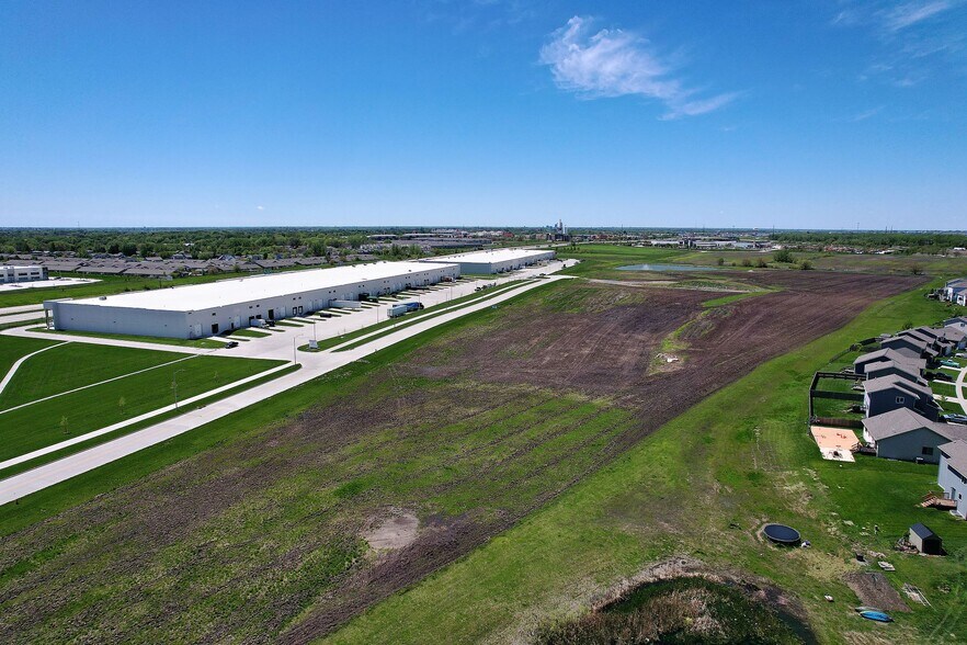 800 Commerce Parkway SW, Bondurant, IA à louer - Photo du bâtiment - Image 3 de 6