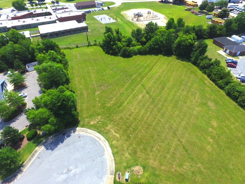 105 Mill End ct, Elizabeth City, NC for sale - Building Photo - Image 2 of 7