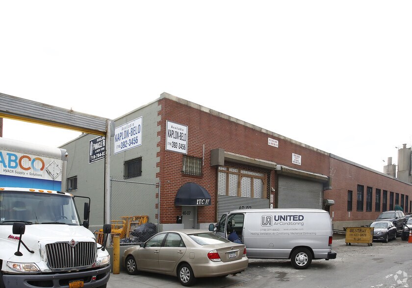 4613 27th St, Long Island City, NY à louer - Photo du bâtiment - Image 2 de 9