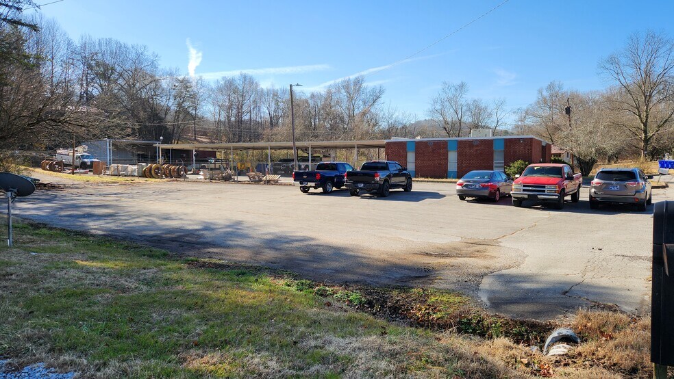 325 Fairchild St, Harriman, TN à vendre - Photo du bâtiment - Image 2 de 12