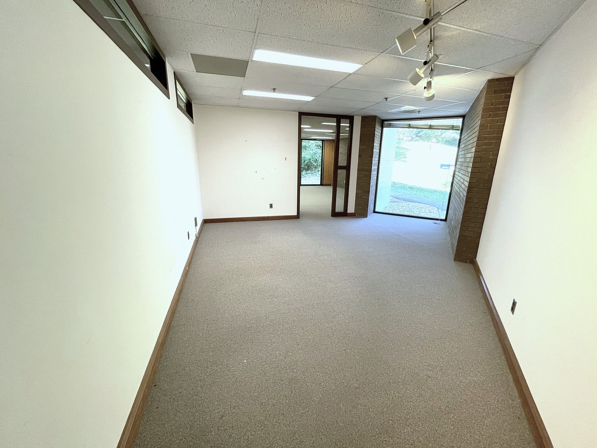 1914 Association Dr, Reston, VA for lease Interior Photo- Image 1 of 9
