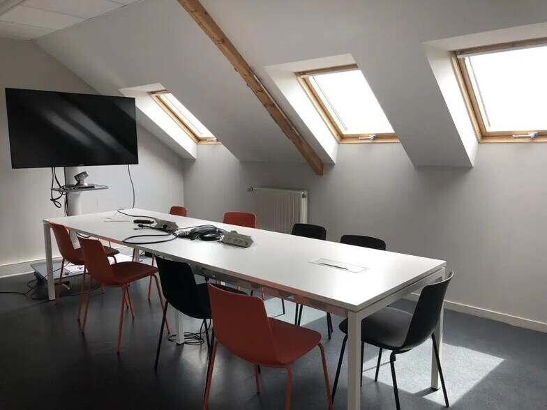 Office in Rennes for lease - Building Photo - Image 2 of 14