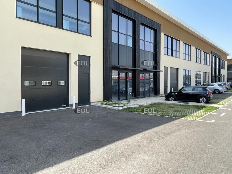 Flex dans Nanterre à louer - Photo du bâtiment - Image 1 de 19