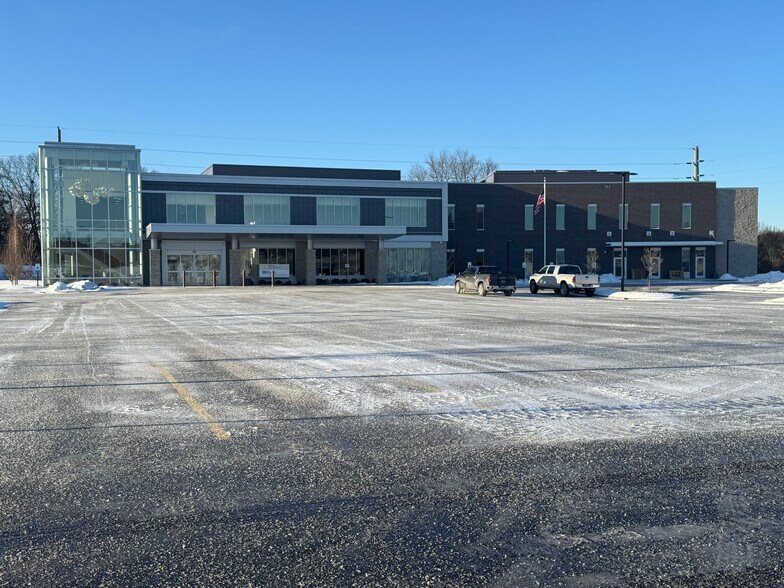 3119 Woodman Dr, Altoona, WI à louer - Photo du bâtiment - Image 2 de 10