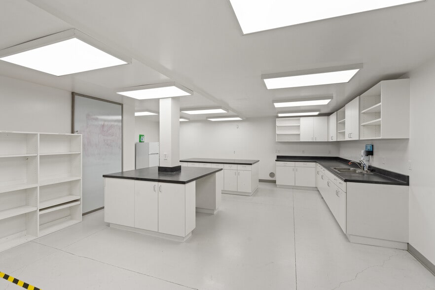 1388 Antelope Rd, White City, OR for sale - Primary Photo - Image 2 of 28