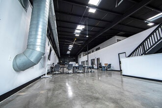 440 E Saint Elmo Rd, Austin, TX for lease Building Photo- Image 2 of 7