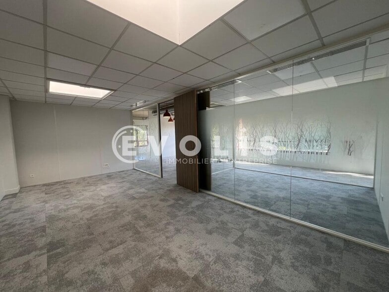Office in Les Ulis for sale - Interior Photo - Image 2 of 10