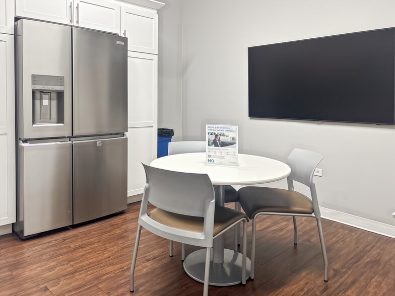 15631-15653 S 94th Ave, Orland Park, IL for lease - Interior Photo - Image 3 of 24