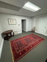 47-61 Langley Rd, Newton, MA à louer Photo intérieure- Image 2 de 6