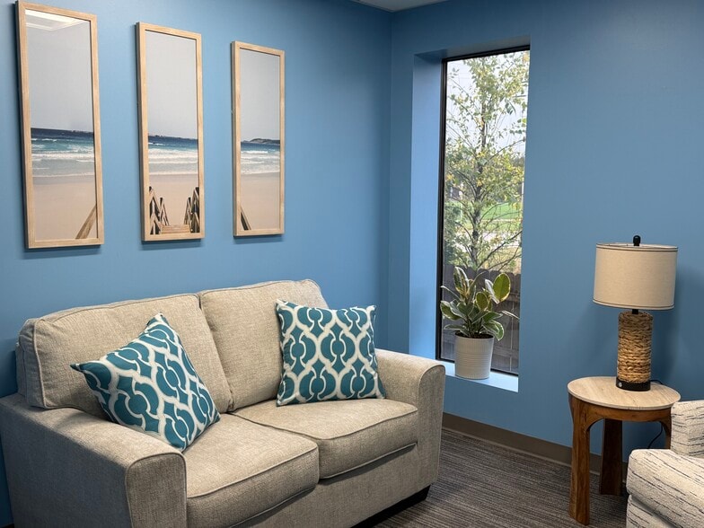 610 N Ottawa Ave, Golden Valley, MN for lease - Interior Photo - Image 3 of 11