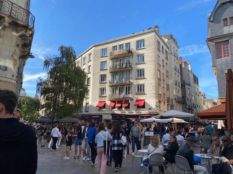 Retail in Nantes for lease - Building Photo - Image 3 of 6