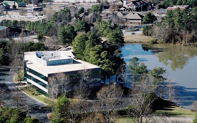 5950 Live Oak Pky, Norcross, GA à louer Photo principale- Image 1 de 17