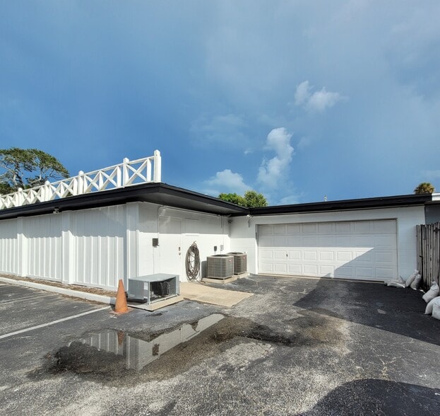 1108 N Dixie Fwy, New Smyrna Beach, FL à vendre - Photo du bâtiment - Image 3 de 26