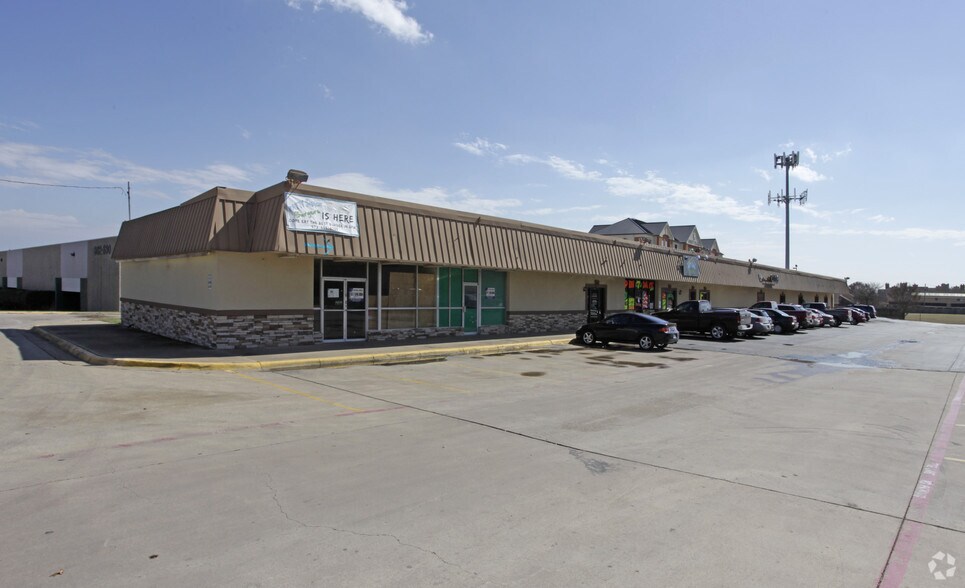 506 E Avenue K, Grand Prairie, TX à vendre - Photo principale - Image 1 de 10