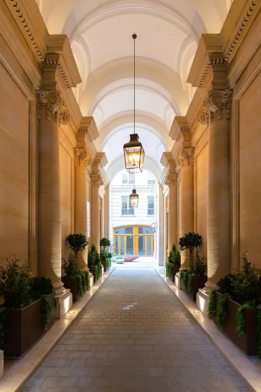 Retail in Paris for lease Building Photo- Image 1 of 9