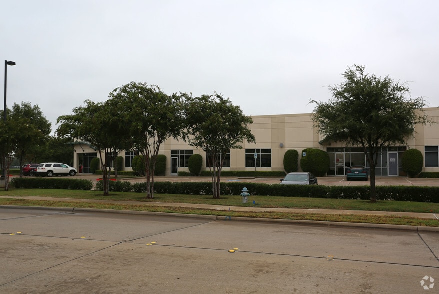 510 E Corporate Dr, Lewisville, TX for lease - Building Photo - Image 3 of 13