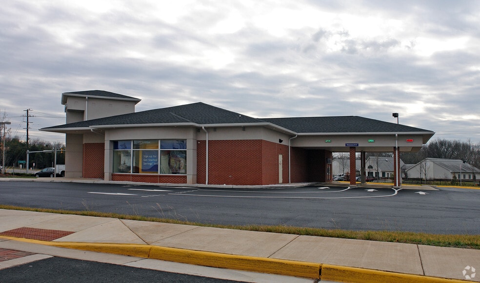 9933 Sowder Village Sq, Manassas, VA for lease - Building Photo - Image 2 of 3