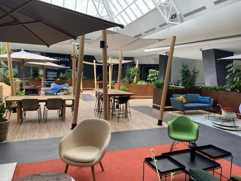 55 Avenue Des Champs Pierreux, Nanterre à louer - Photo du bâtiment - Image 2 de 36