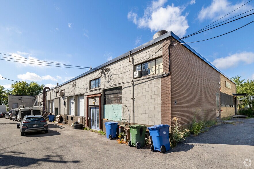 216 Prom Ronald, Montreal-Ouest, QC à louer - Photo du bâtiment - Image 3 de 3
