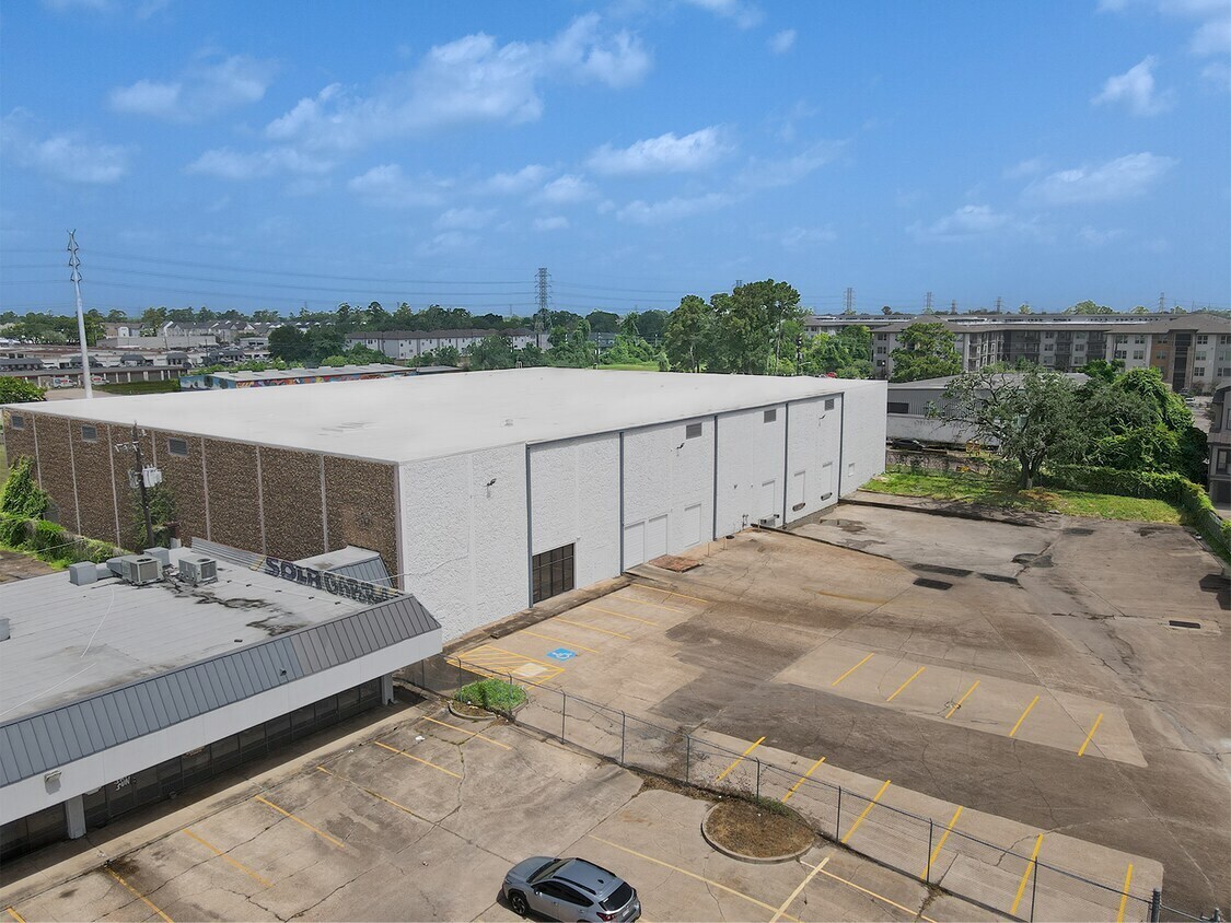 10910 Katy Fwy, Houston, TX à vendre Photo du bâtiment- Image 1 de 9
