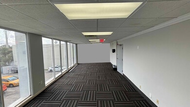 2740 E Oakland Park Blvd, Fort Lauderdale, FL for lease Interior Photo- Image 2 of 10