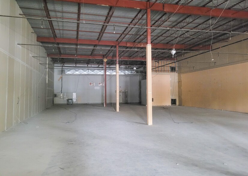 6215-6247 Boul Des Laurentides, Laval, QC à louer - Photo intérieure - Image 2 de 3