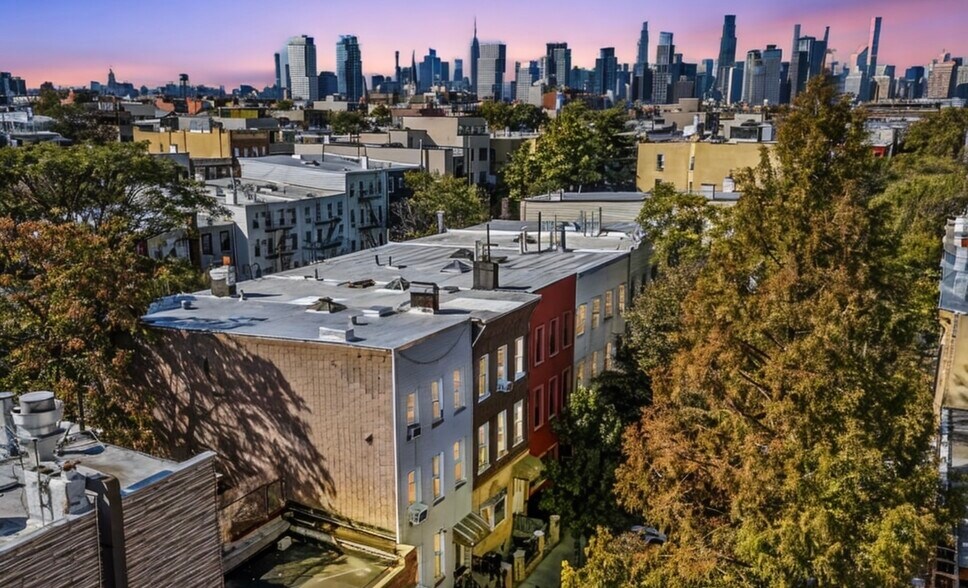 37 Jewel St, Brooklyn, NY à vendre - Photo du bâtiment - Image 2 de 31