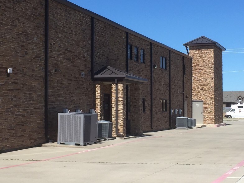 303 King Rd, Frisco, TX à louer - Photo du bâtiment - Image 2 de 21