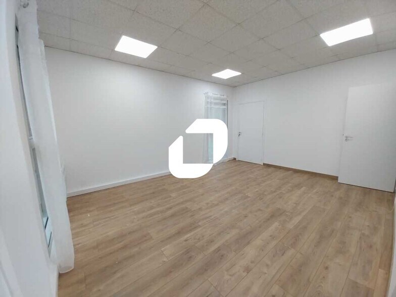 Office in Trappes for lease - Interior Photo - Image 3 of 8