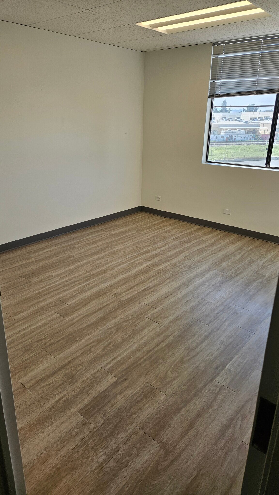 9045 Corbin Ave, Northridge, CA for lease Interior Photo- Image 1 of 3