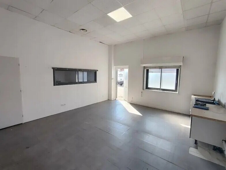 Retail in Mions for lease - Interior Photo - Image 3 of 6