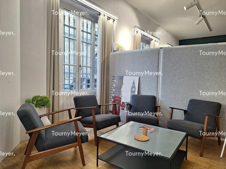 Office in Bordeaux for lease - Interior Photo - Image 3 of 6