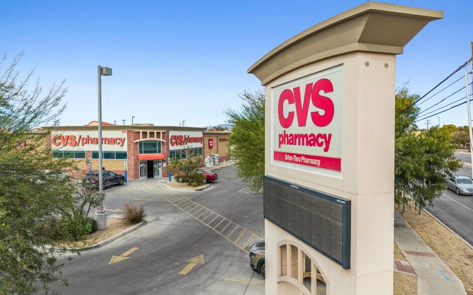 745 N Zaragoza Rd, El Paso, TX à vendre - Photo du bâtiment - Image 2 de 6