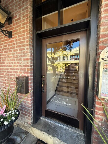 200 Rose Ave, Pleasanton, CA à louer - Photo du bâtiment - Image 3 de 18