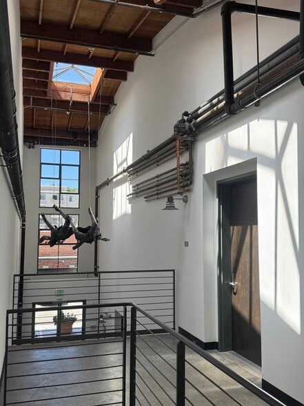 1046 Princeton Dr, Venice, CA for sale - Building Photo - Image 3 of 14