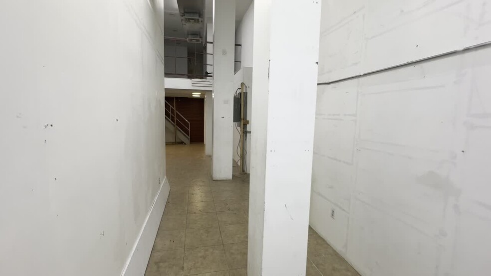 269 W 39th St, New York, NY for lease - Commercial Listing Video - Image 2 of 10