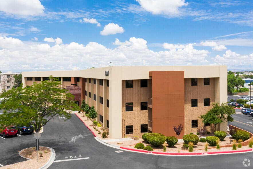 4001 Indian School Rd NE, Albuquerque, NM à louer - Photo du bâtiment - Image 3 de 5