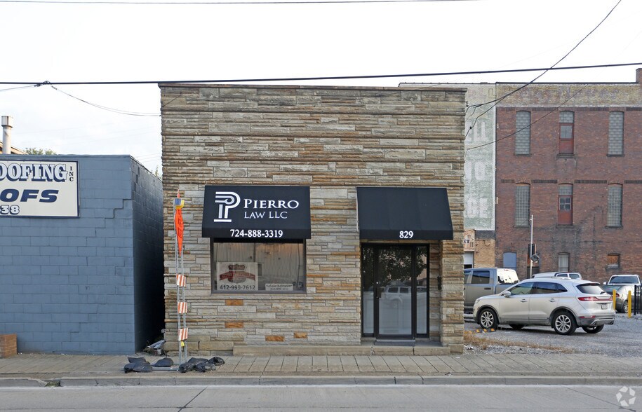 829 Pennsylvania Ave, Monaca, PA for sale - Primary Photo - Image 1 of 12