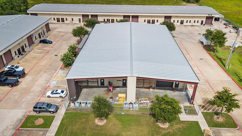 701 S Persimmon St, Tomball, TX for lease - Aerial - Image 3 of 14