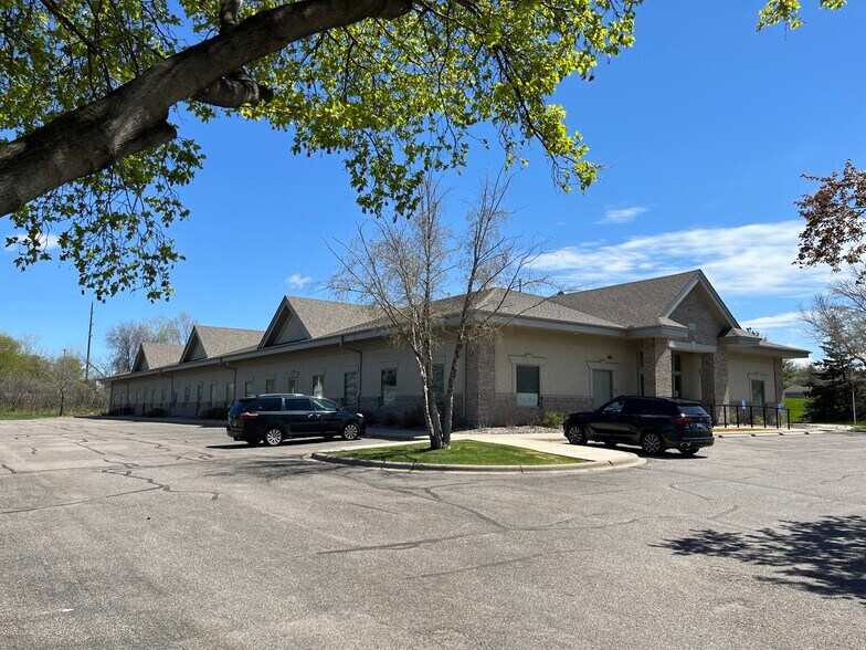 14551 Judicial Rd, Burnsville, MN à vendre - Photo du bâtiment - Image 1 de 11