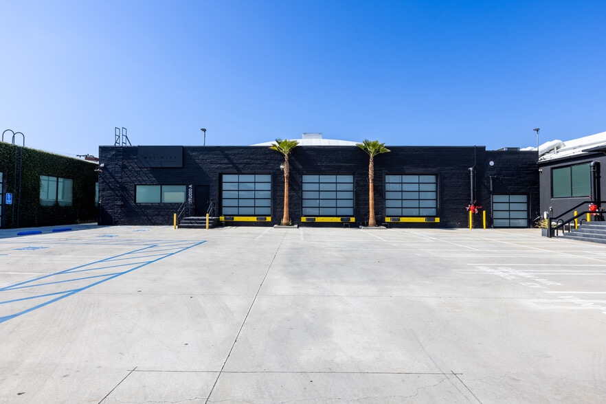5431 W 104th St, Los Angeles, CA à louer - Photo du bâtiment - Image 1 de 7
