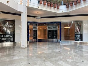 700-850 SW Fifth Ave, Portland, OR à louer Hall d’entrée- Image 2 de 4